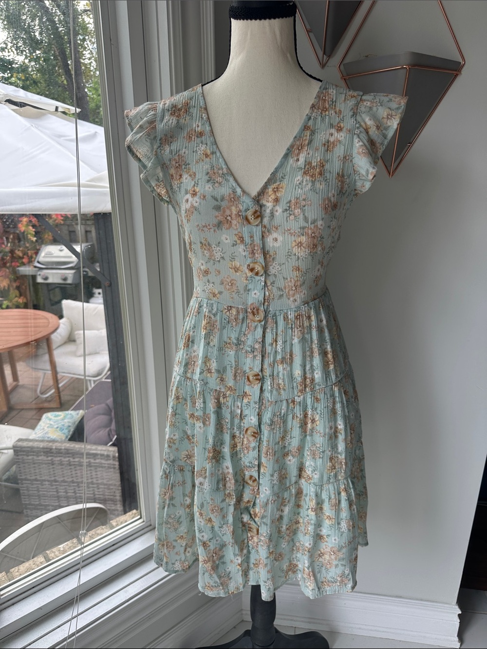 MINE Floral Button-Front Ruffled Sleeve Dress Blue Tan Flutter-Sleeve Size Small